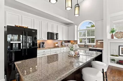 Kitchen - 656 Meramec View Dr, Eureka, MO 63025 photo 6 of 7