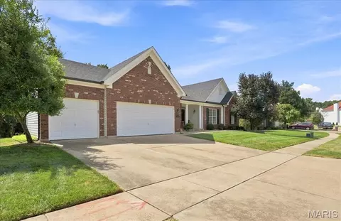 Exterior - 656 Meramec View Dr, Eureka, MO 63025 photo 3 of 11