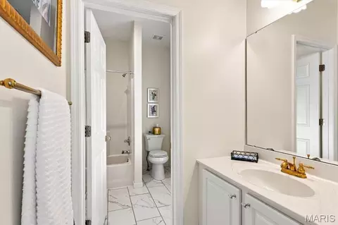 Bath - 656 Meramec View Dr, Eureka, MO 63025 photo 10 of 11