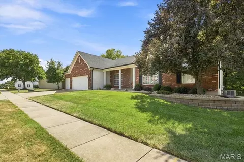 Exterior - 656 Meramec View Dr, Eureka, MO 63025 photo 2 of 11