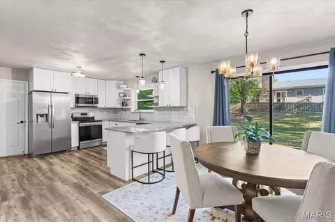 Dining - 102 Pheasant Run, O'fallon, IL 62269 photo 3 of 5