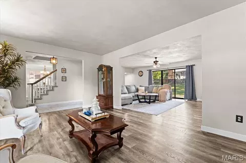 Living - 102 Pheasant Run, O'fallon, IL 62269 photo 3 of 4