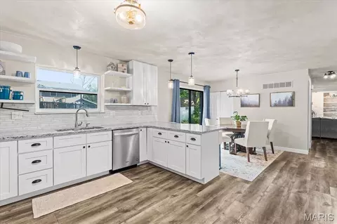 Kitchen - 102 Pheasant Run, O'fallon, IL 62269 photo 3 of 3