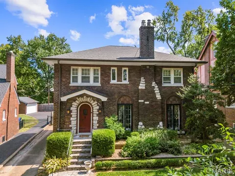754 Yale Ave, University City, MO 63130