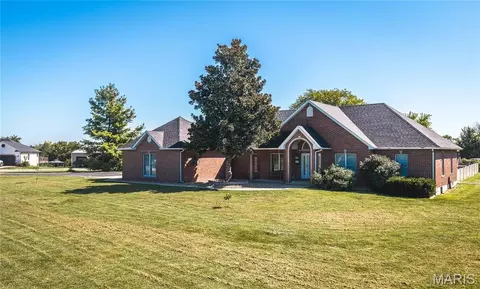 10050 Vintage Ln, Rolla, MO 65401