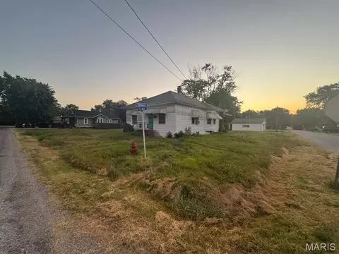 700 N Main St, Benld, IL 62009 photo 2