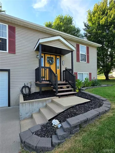 Exterior - 6336 Rainbow Rdg, Washington, MO 63090 photo 2 of 8
