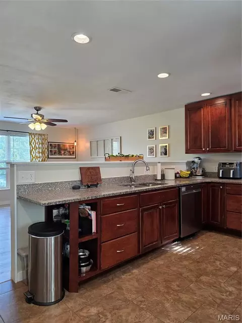 Kitchen - 6336 Rainbow Rdg, Washington, MO 63090 photo 2 of 3