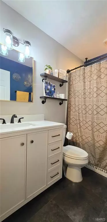 Bath - 6336 Rainbow Rdg, Washington, MO 63090 photo 1 of 2