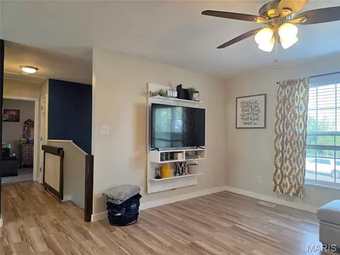 Living - 6336 Rainbow Rdg, Washington, MO 63090 photo 2 of 2