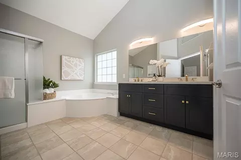 Bath - 136 Timber Meadows Dr, O'fallon, MO 63368 photo 2 of 7