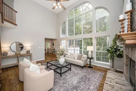 Living - 136 Timber Meadows Dr, O'fallon, MO 63368 photo 2 of 5