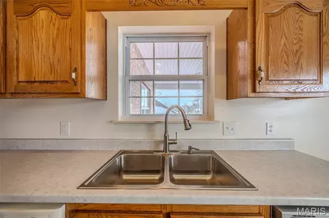 Kitchen - 220 April Dr, Saint Robert, MO 65584 photo 10 of 10
