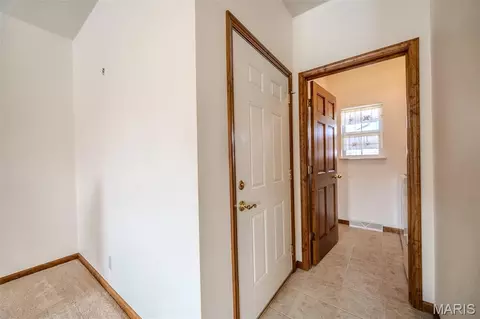 Entry Way - 220 April Dr, Saint Robert, MO 65584 photo 2 of 5