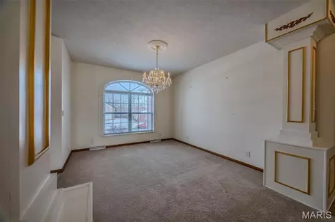 Living - 220 April Dr, Saint Robert, MO 65584 photo 2 of 14