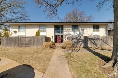 10451 Briarbend Dr #4, Saint Louis, MO 63146