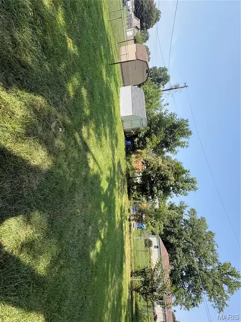 Exterior - 1819 E D St, Belleville, IL 62221 photo 6 of 8