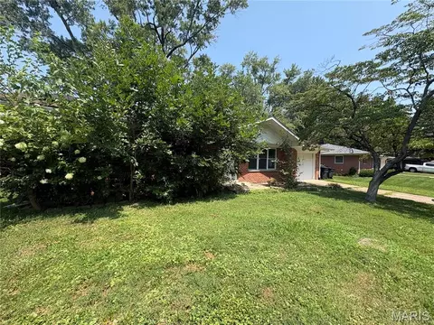 Exterior - 1819 E D St, Belleville, IL 62221 photo 2 of 8