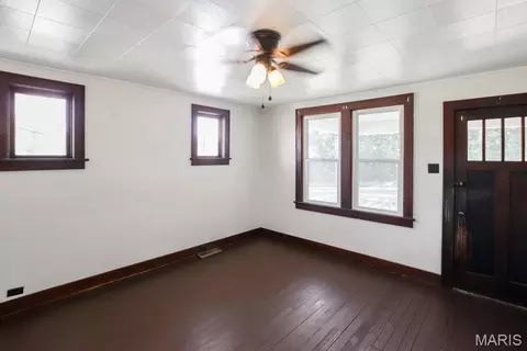 Living - 21 Williams Dr, Sullivan, MO 63080 photo 1 of 4