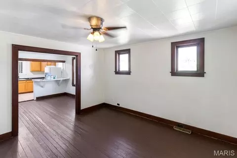 Living - 21 Williams Dr, Sullivan, MO 63080 photo 2 of 4