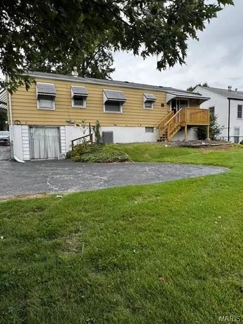 7051 Circleview Dr, Affton, MO 63123 photo 7