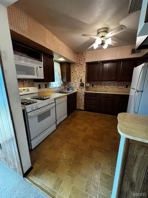 7051 Circleview Dr, Affton, MO 63123 photo 2