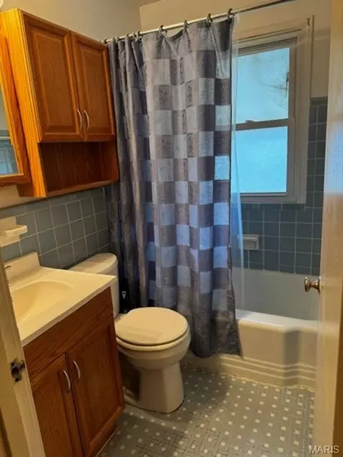 7051 Circleview Dr, Affton, MO 63123 photo 4