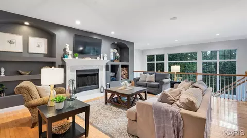 Living - 2061 Fenwick Pl, Arnold, MO 63010 photo 2 of 3