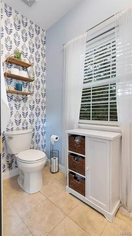 Bath - 2061 Fenwick Pl, Arnold, MO 63010 photo 2 of 7