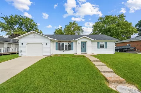 157 Munzert Dr, Glen Carbon, IL 62034