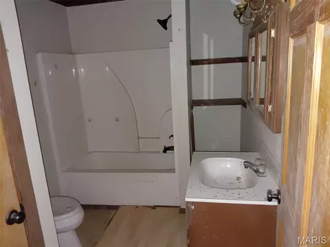 Bath - 407 E Hickory St, Nevada, MO 64772 photo 1 of 2
