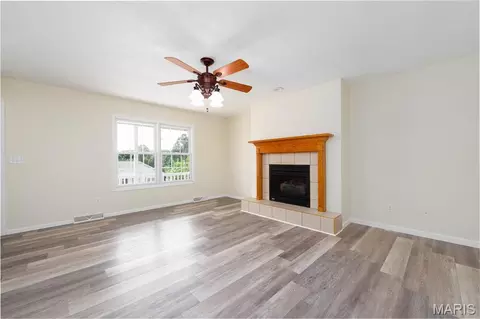 Living - 107 Crosscut Rd, Saint Robert, MO 65584 photo 2 of 8