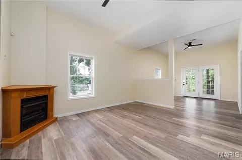 Living - 107 Crosscut Rd, Saint Robert, MO 65584 photo 6 of 8