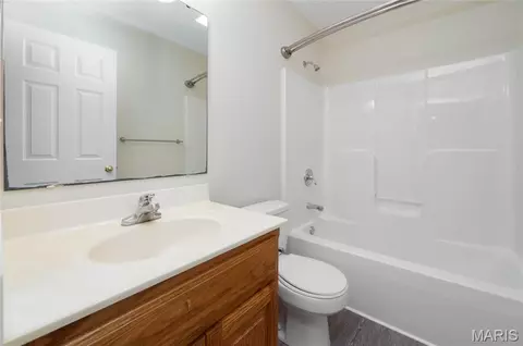 Bath - 107 Crosscut Rd, Saint Robert, MO 65584 photo 1 of 3