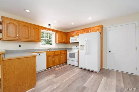 Kitchen - 107 Crosscut Rd, Saint Robert, MO 65584 photo 1 of 3
