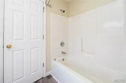 Bath - 107 Crosscut Rd, Saint Robert, MO 65584 photo 3 of 3