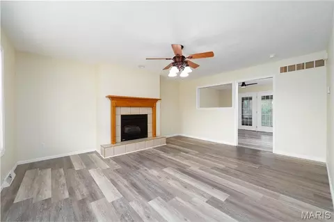 Living - 107 Crosscut Rd, Saint Robert, MO 65584 photo 1 of 8
