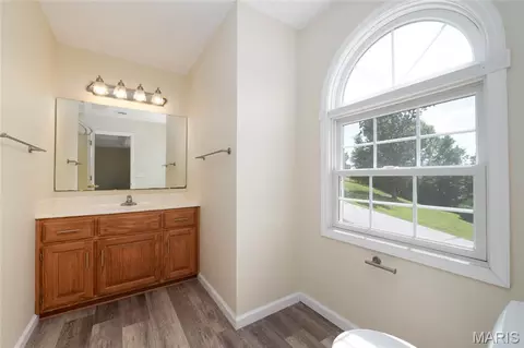 Bath - 107 Crosscut Rd, Saint Robert, MO 65584 photo 2 of 3
