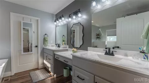 Bath - 11940 Concord Rd, Dixon, MO 65459 photo 2 of 4