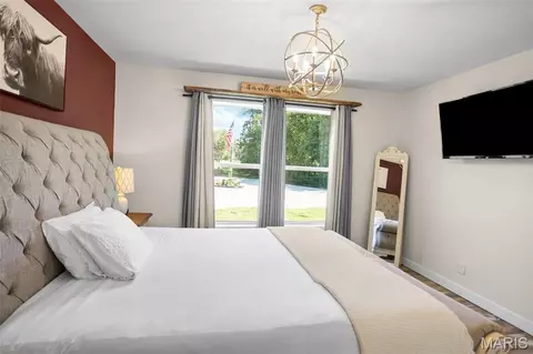 Bedroom - 30341 Mitchell Creek Rd, Brighton, IL 62012 photo 3 of 4