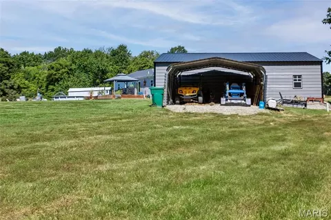 Exterior - 30341 Mitchell Creek Rd, Brighton, IL 62012 photo 7 of 11