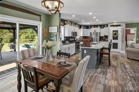 Dining - 30341 Mitchell Creek Rd, Brighton, IL 62012 photo 2 of 3