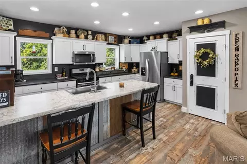 Kitchen - 30341 Mitchell Creek Rd, Brighton, IL 62012 photo 2 of 3