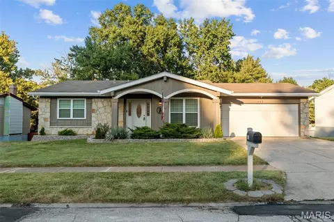 Exterior - 412 Woodrun Dr, Ballwin, MO 63021 photo 2 of 10