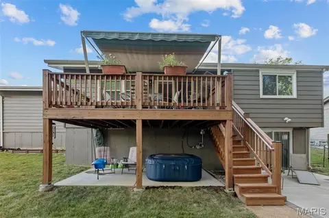 Exterior - 412 Woodrun Dr, Ballwin, MO 63021 photo 3 of 10