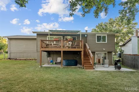 Exterior - 412 Woodrun Dr, Ballwin, MO 63021 photo 7 of 10