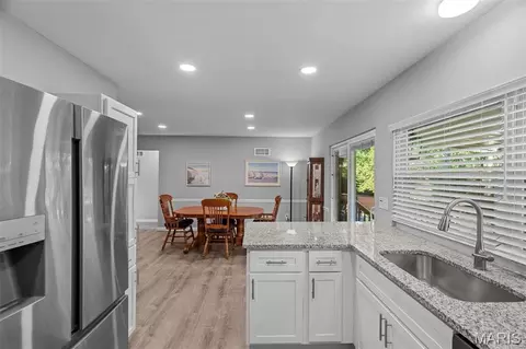 Kitchen - 412 Woodrun Dr, Ballwin, MO 63021 photo 4 of 4