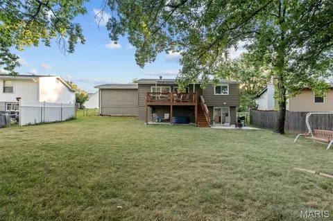 Exterior - 412 Woodrun Dr, Ballwin, MO 63021 photo 6 of 10