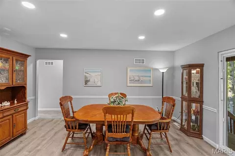 Dining - 412 Woodrun Dr, Ballwin, MO 63021 photo 3 of 4