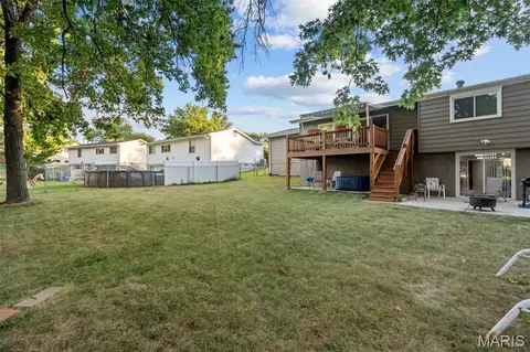 Exterior - 412 Woodrun Dr, Ballwin, MO 63021 photo 5 of 10